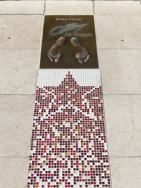 攻和防守两 攻和防守两